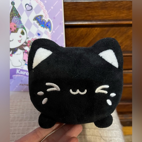 Pusheen The Cat-3 + Miniso Little Monster + Tasty Peach Meowchi Cat Plush + Book - Picture 5 of 16